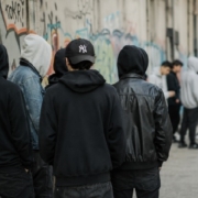 Devianza minorile e youth gangs: perché la sola repressione non basta più. L'inserimento sociale affinché il giovane trovi reali opportunità