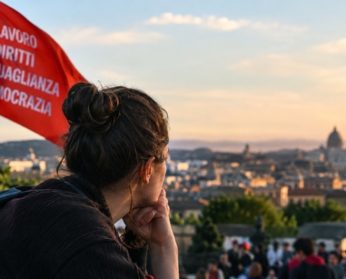 La fine delle ideologie non ha cancellato il conflitto: ha cancellato, almeno in parte, la possibilità di nominarlo.