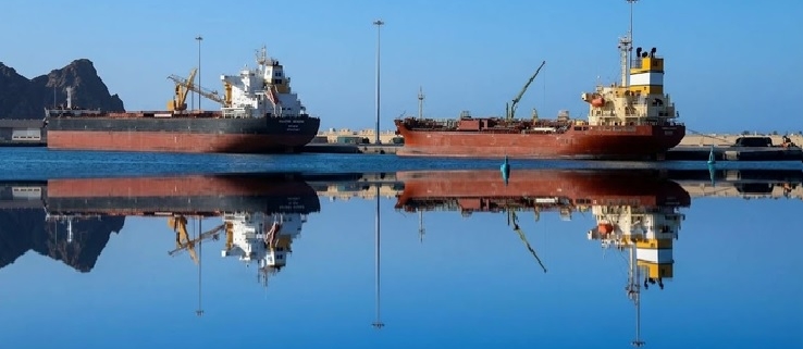Petrolio, Hormuz e benzina: perché il prezzo alla pompa resta alto? Il mercato continua a temere una nuova interruzione